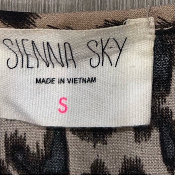 Sienna Sky Animal Print Flutter Sleeve Surplice Dress Size Small w/ Pockets - Picture 6 of 6